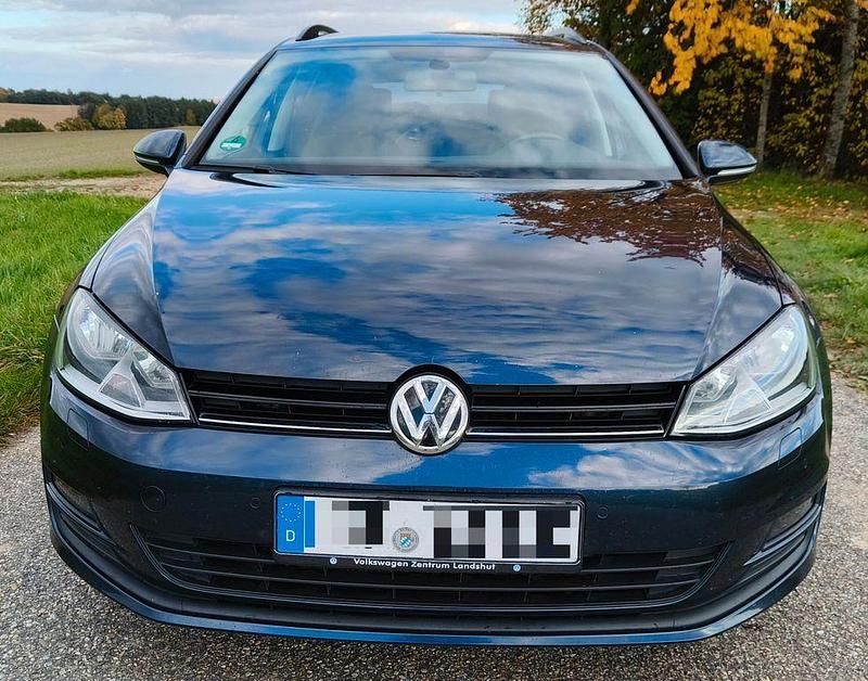 Blau Gebraucht 2015 VW Golf VII Trendline Kombi | 7.800 € (Guter Preis) - Bild 1/4