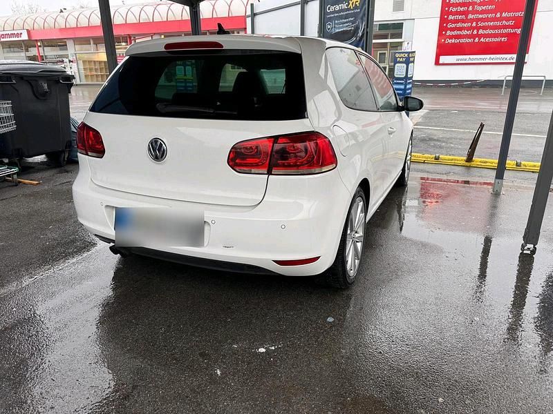 Gebraucht VW Golf VI GTI 122 PS (89 kW) 2011 Weiß Kleinwagen