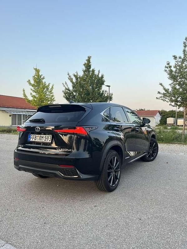 Gebraucht Lexus NX300h E-FOUR 155 PS (114 kW) 2018 Schwarz SUV