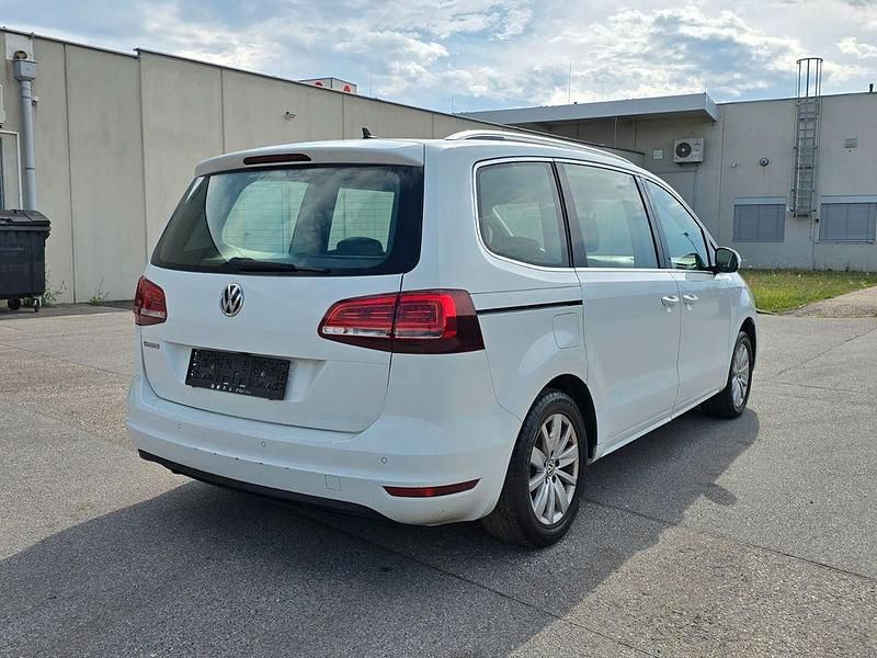 Gebraucht VW Sharan Business+ 150 PS (110 kW) 2019 Weiß Van / Kleinbus