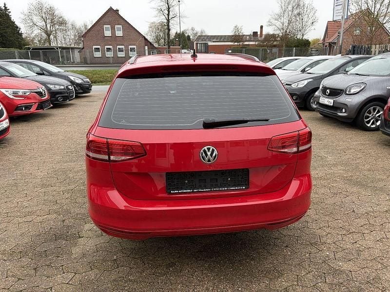 Gebraucht VW Passat Comfortline 120 PS (88 kW) 2019 Rot Kombi