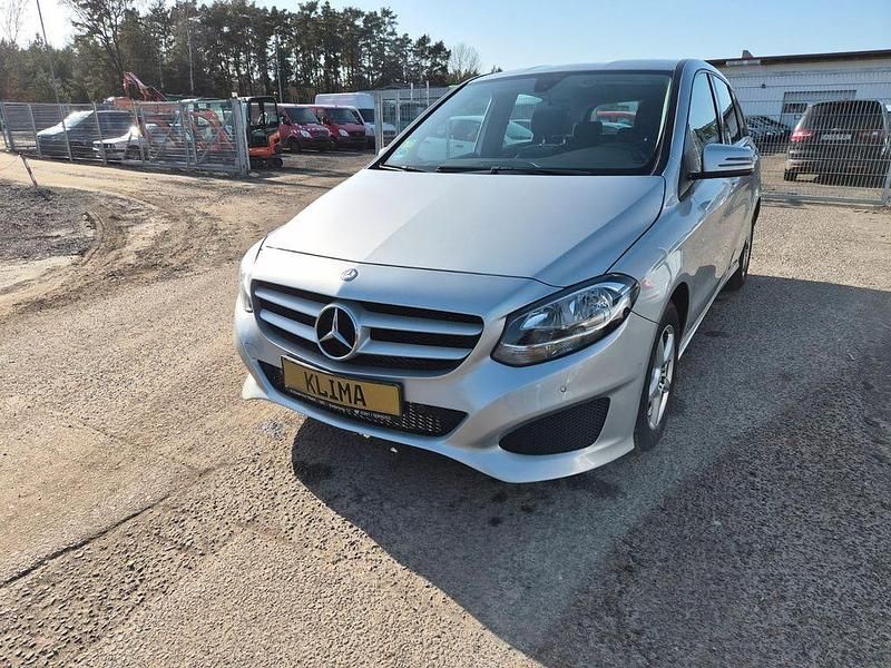 Gebraucht Mercedes B180 109 PS (80 kW) 2016 Silber Van / Kleinbus