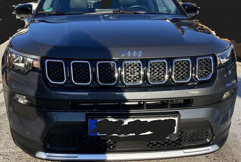 Gebraucht Jeep Compass Limited 150 PS (110 kW) 2021 Grau SUV