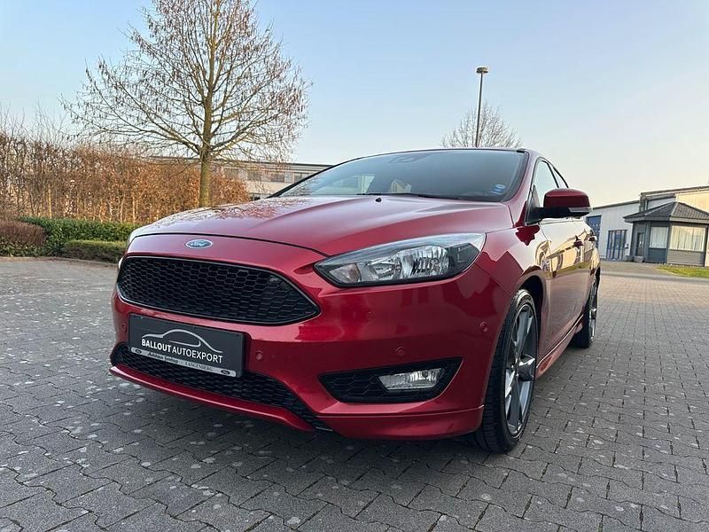 Gebraucht Ford Focus ST-Line 182 PS (133 kW) 2018 Rot Limousine
