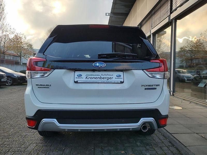 Gebraucht Subaru Forester Platinum 150 PS (110 kW) 2024 Crystal white pearl SUV