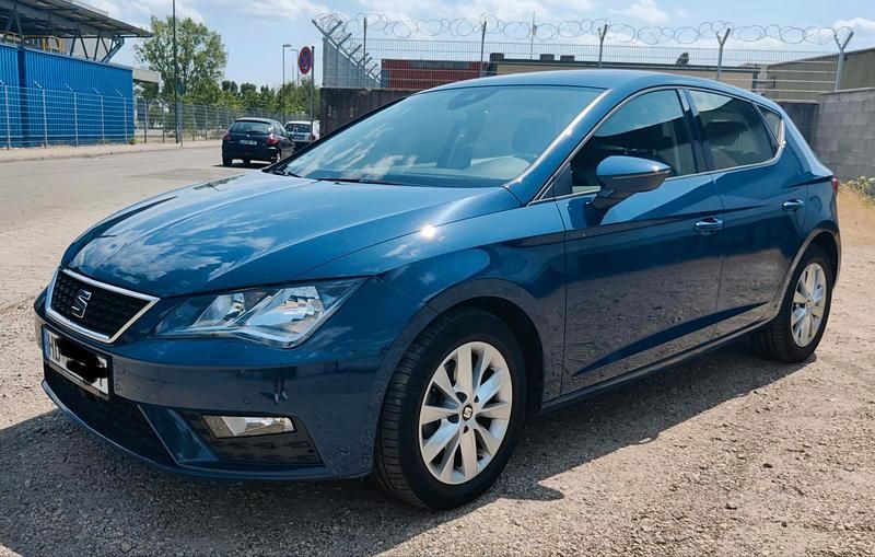 Blau Gebraucht 2018 Seat Leon Limousine | 11.999 € (Guter Preis) - Bild 1/4