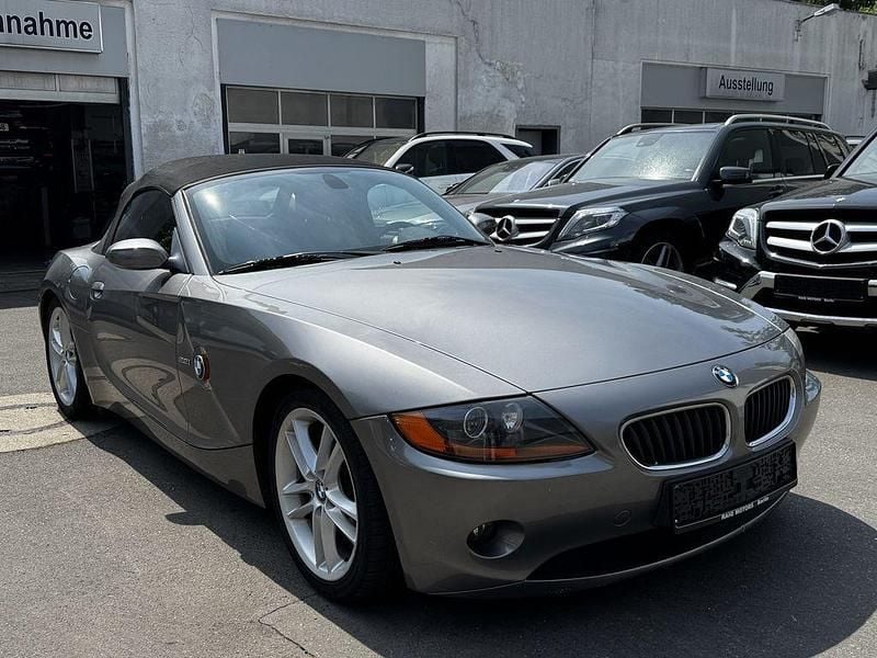 Grau Gebraucht 2004 BMW Z4 Performance Cabrio | 8.950 € (Superpreis) - Bild 1/4