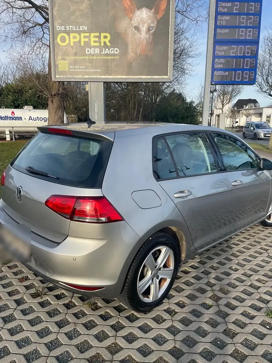 Second-hand VW Golf VII 105 CP (77 kW) 2014 Auriu Berlinǎ