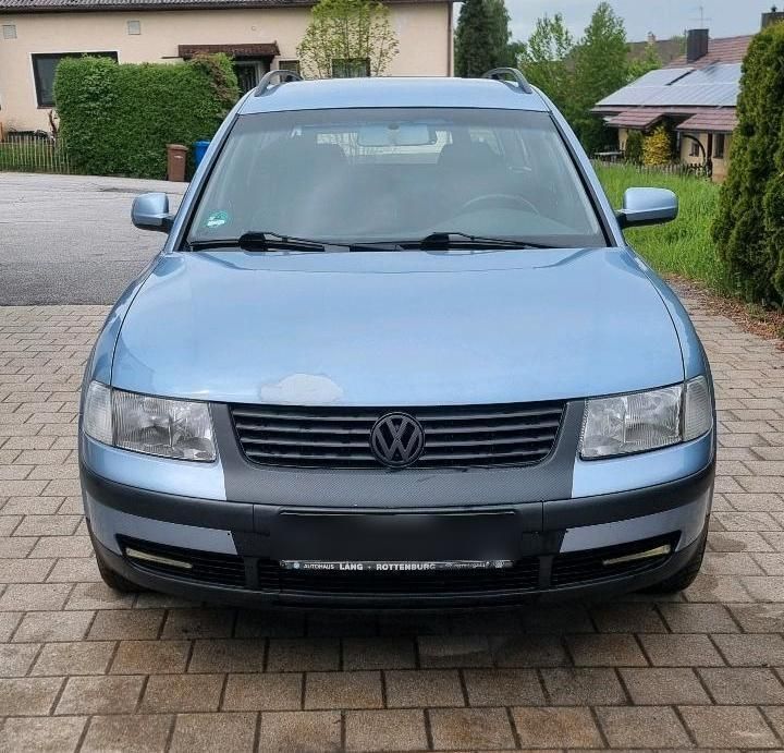 Blau Gebraucht 2000 VW Passat Kombi | 750 € (Superpreis) - Bild 1/4