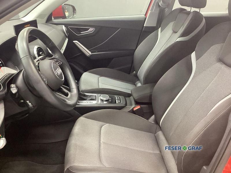 Gebraucht Audi Q2 Ambiente 150 PS (110 kW) 2023 Tangorot metallic SUV
