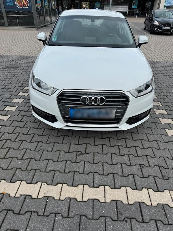 Weiß Gebraucht 2016 Audi A1 Kleinwagen | 10.999 € (Fairer Preis) - Bild 1/4
