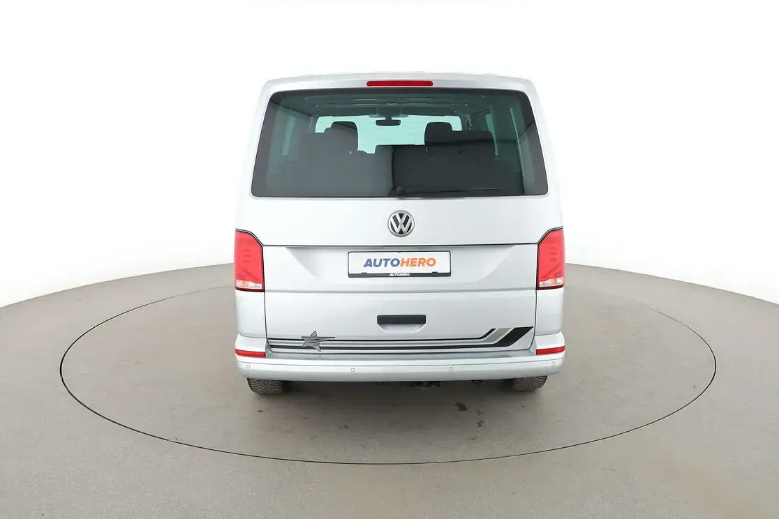 Second-hand VW Multivan Trendline 150 CP (110 kW) 2020 Argintiu Monovolum