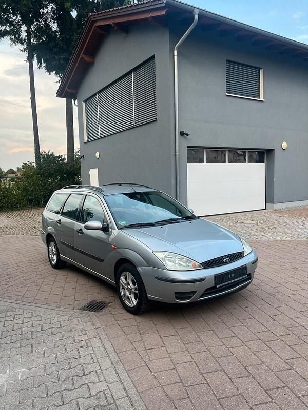 Grau Gebraucht 2004 Ford Focus Kombi | 1.999 € (Teuer) - Bild 1/4