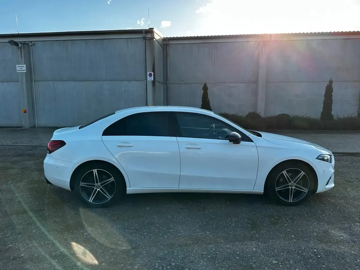 Gebraucht Mercedes A200 Night 163 PS (119 kW) 2019 Weiß Limousine