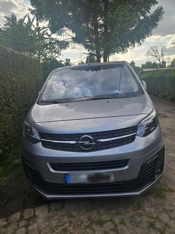 Silber Gebraucht 2020 Opel Zafira Life Selection Van | 23.300 € (Etwas zu teuer) - Bild 1/4