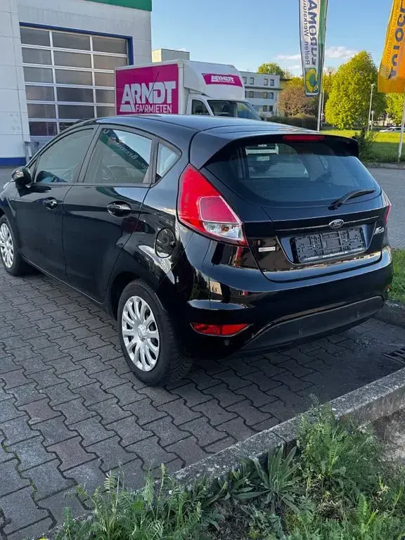 Używany Ford Fiesta 101 KM (74 kW) 2016 Czarny Hatchback
