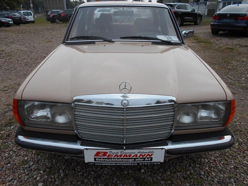 Gebraucht Mercedes 200 109 PS (80 kW) 1983 Beige Limousine
