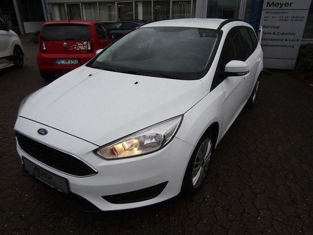 Weiß Gebraucht 2018 Ford Focus Trend Limousine | 10.950 € (Fairer Preis) - Bild 1/3