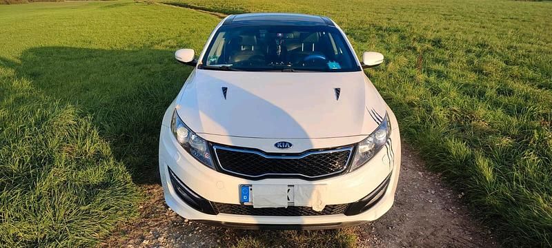 Weiß Gebraucht 2013 Kia Optima Hybrid Limousine | 9.000 € (Fairer Preis) - Bild 1/4