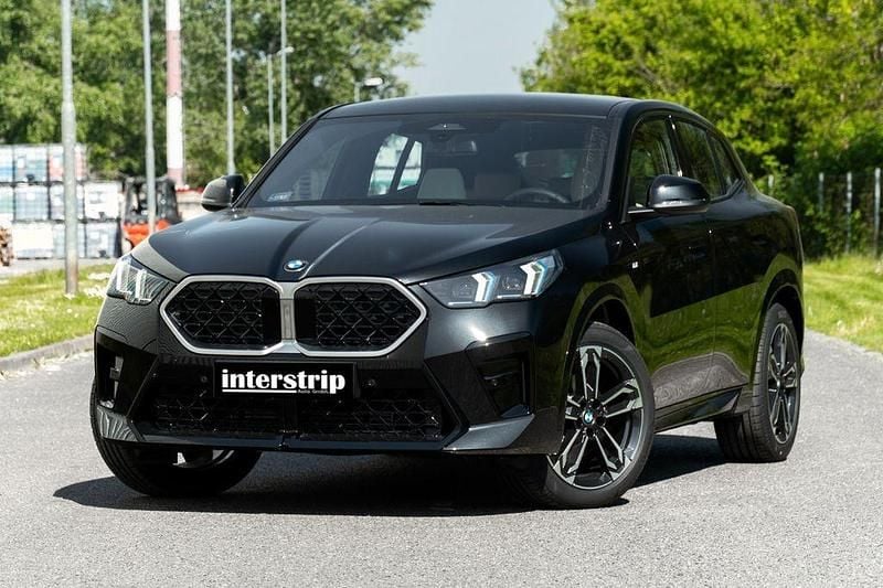 Black sapphire metallic Gebraucht 2025 BMW X2 M Sport SUV | 45.490 € (Superpreis) - Bild 1/4