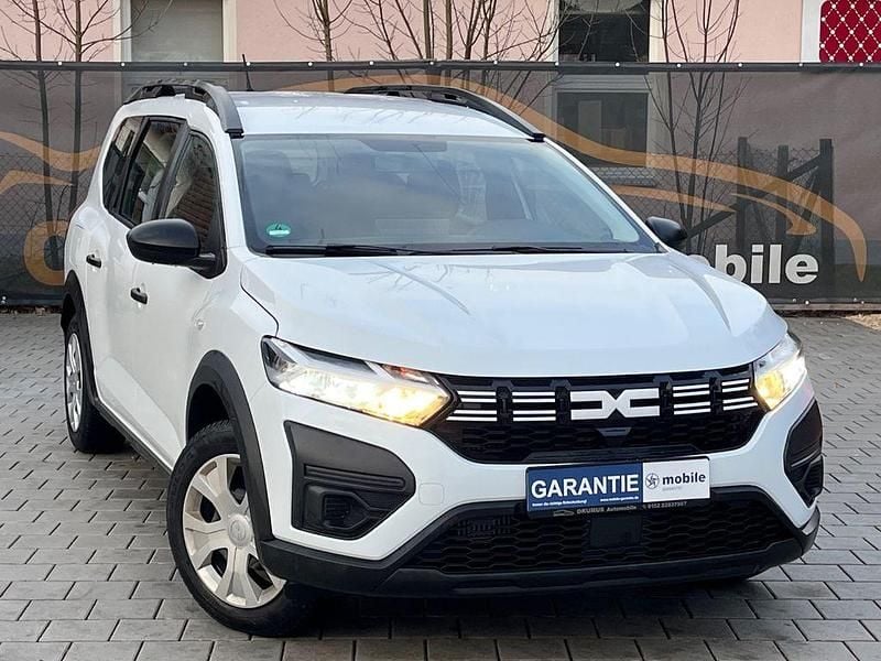 Weiß Gebraucht 2023 Dacia Jogger Essentiel Van / Kleinbus | 13.990 € (Superpreis) - Bild 1/4