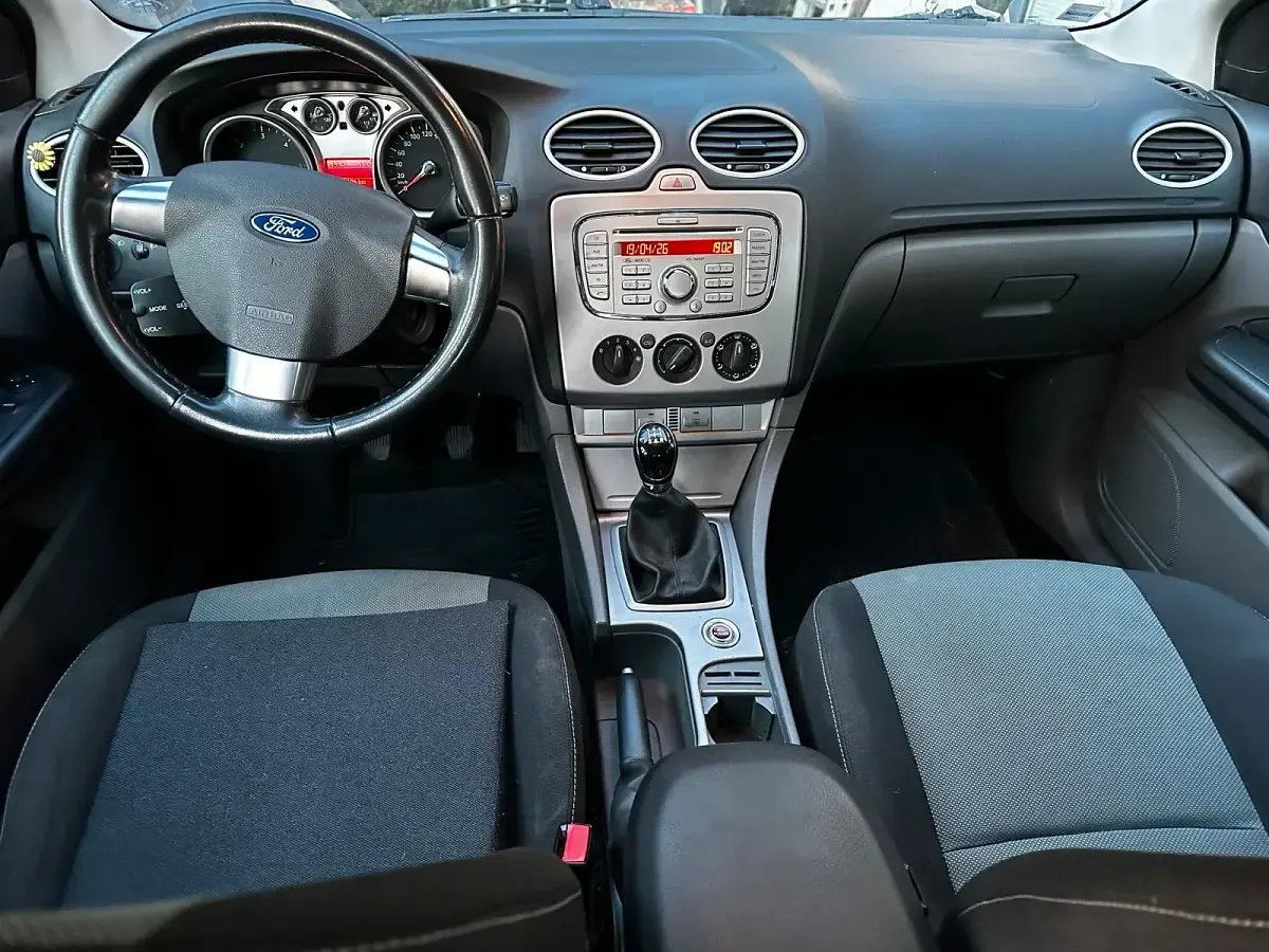 Gebraucht Ford Focus 109 PS (80 kW) 2010 Schwarz Kombi