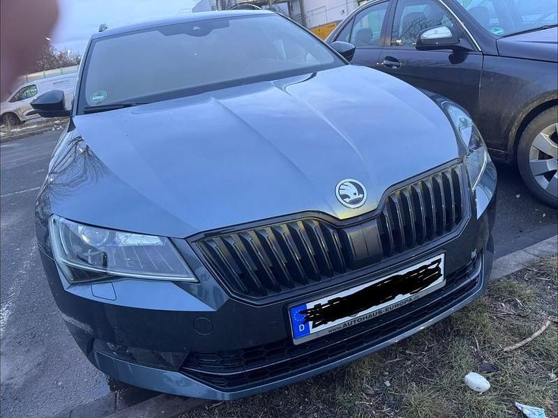 Gebraucht Skoda Superb SportLine 179 PS (131 kW) 2018 Grau Kombi