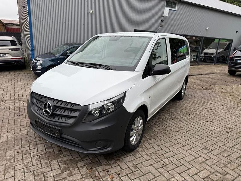 Weiß Gebraucht 2019 Mercedes Vito Edition Van / Kleinbus | 26.990 € (Etwas zu teuer) - Bild 1/4