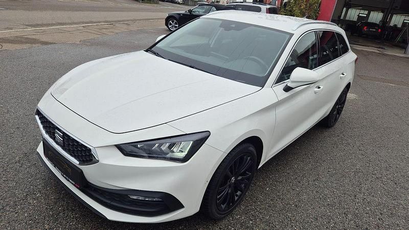 Weiß Gebraucht 2021 Seat Leon XCELLENCE Limousine | 18.799 € (Fairer Preis) - Bild 1/4