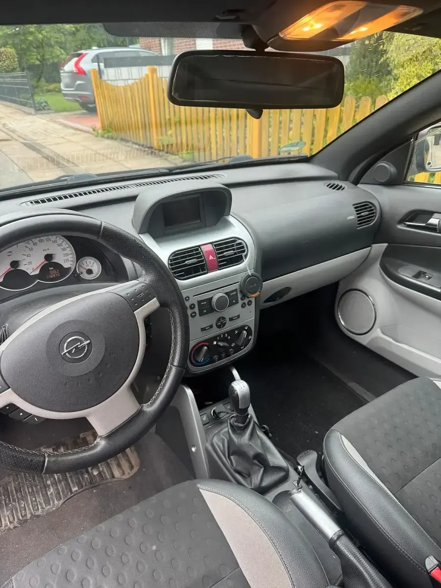 Używany Opel Tigra 90 KM (66 kW) 2008 Czarny Kabriolet