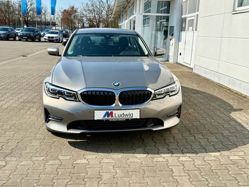 Gebraucht BMW 318 Advantage 156 PS (114 kW) 2022 Oxidgrau ii Limousine