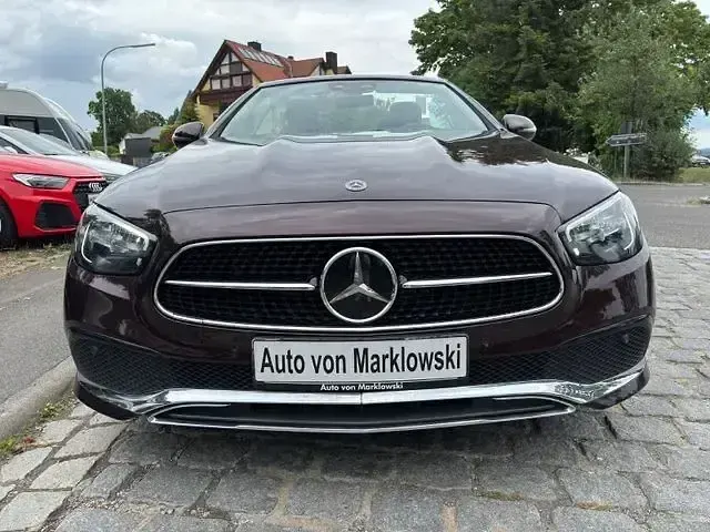 Gebraucht Mercedes E220 Avantgarde 194 PS (142 kW) 2021 Rot Cabrio