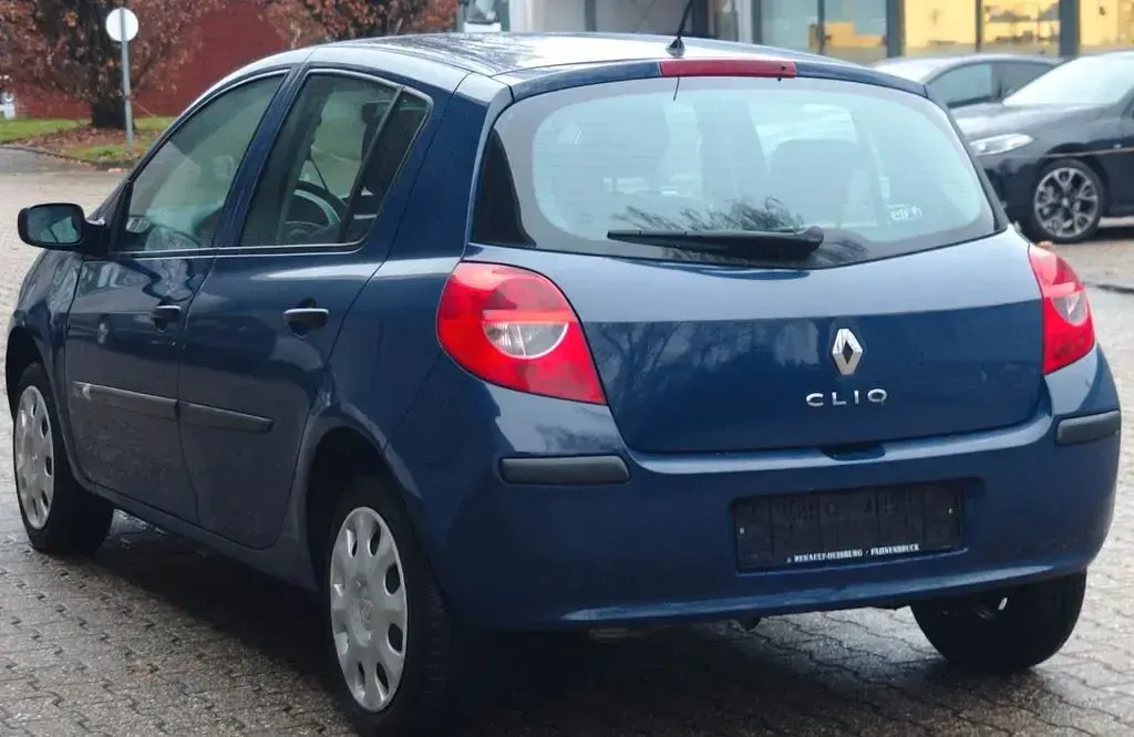 Używany Renault Clio III Authentique 65 KM (47 kW) 2007 Niebieski Sedan/Limuzyna