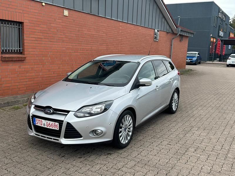 Silber Gebraucht 2011 Ford Focus Titanium Kombi | 3.350 € (Fairer Preis) - Bild 1/4