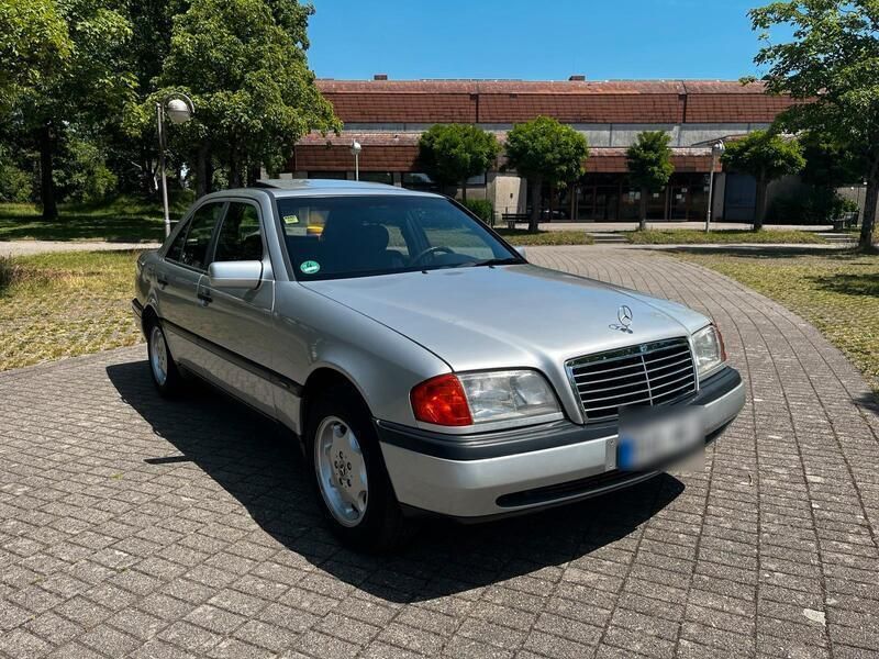 Silber Gebraucht 1996 Mercedes C180 Limousine | 3.100 € (Fairer Preis) - Bild 1/4