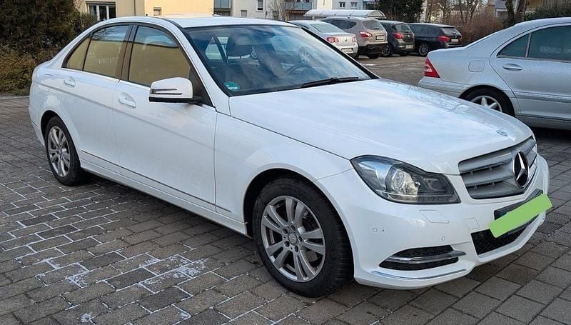 Gebraucht Mercedes C180 Avantgarde 156 PS (114 kW) 2013 Weiß Limousine