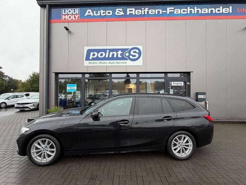 Gebraucht BMW 320 190 PS (139 kW) 2022 Black sapphire metallic Kombi