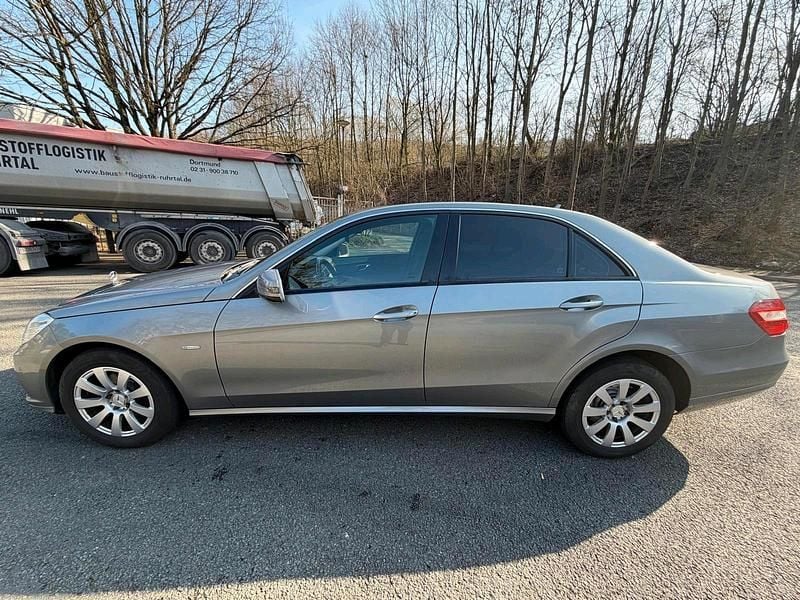 Gebraucht Mercedes E220 170 PS (125 kW) 2010 Grau Limousine