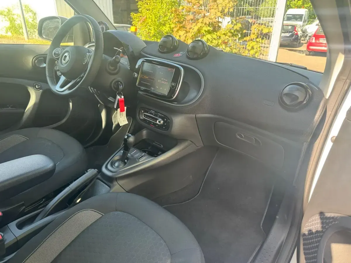 Gebraucht Smart ForTwo Coupé 60 kW (82 PS) 2024 Weiß Coupé