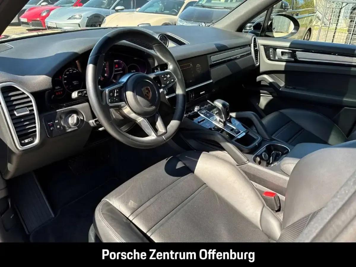Second-hand Porsche Cayenne Platinum Edition 340 CP (250 kW) 2023 Negru SUV