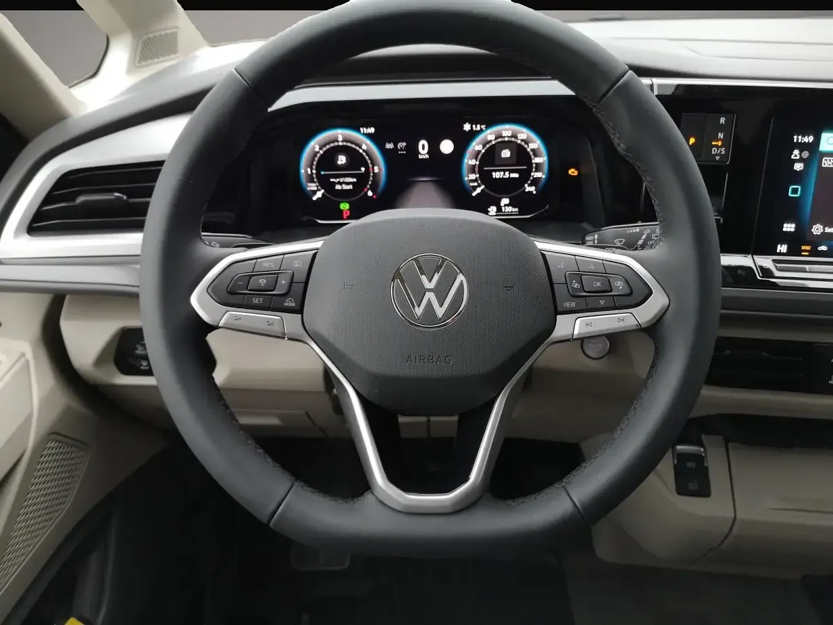 Neu VW Multivan Sport 150 PS (110 kW) 2025 Manufacturer Van / Kleinbus