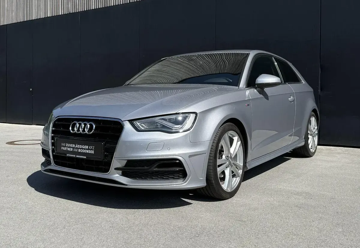 Second-hand Audi A3 S-Line 150 CP (110 kW) 2015 Argintiu Berlinǎ