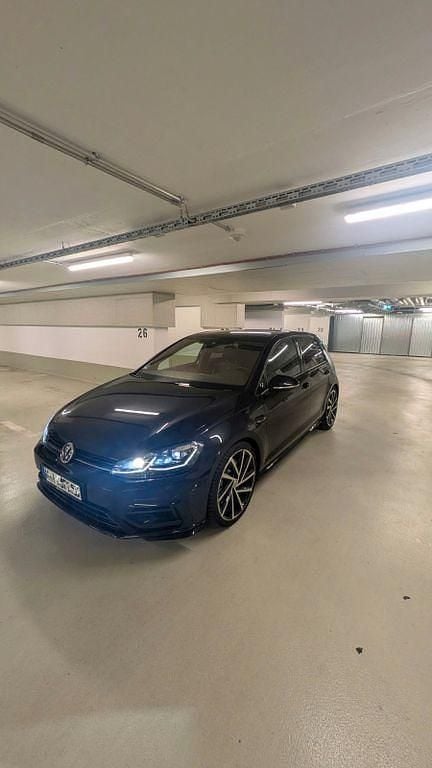 Schwarz Gebraucht 2018 VW Golf VII R Limousine | 23.490 € (Fairer Preis) - Bild 1/4