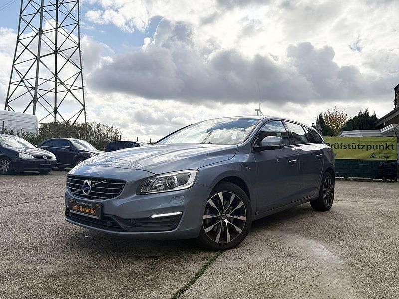 Blau Gebraucht 2017 Volvo V60 Linje Svart Kombi | 14.990 € (Fairer Preis) - Bild 1/4