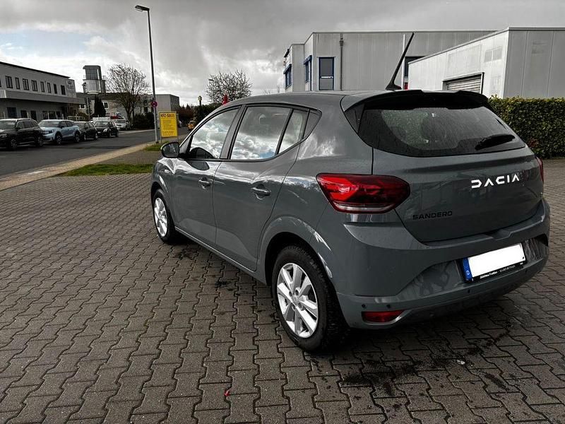 Gebraucht Dacia Sandero Expression 91 PS (66 kW) 2024 Grau Limousine