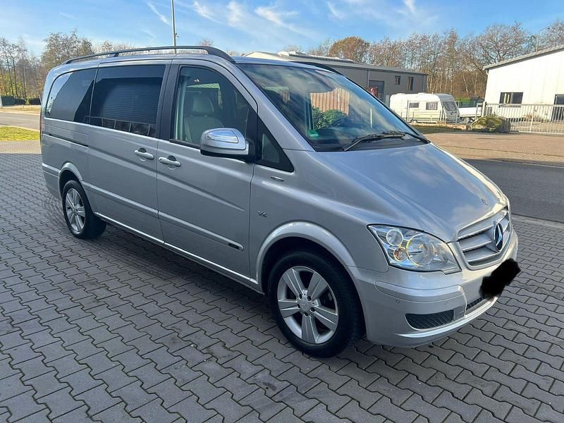 Silber Gebraucht 2011 Mercedes Viano Van / Kleinbus | 17.850 € (Fairer Preis) - Bild 1/4