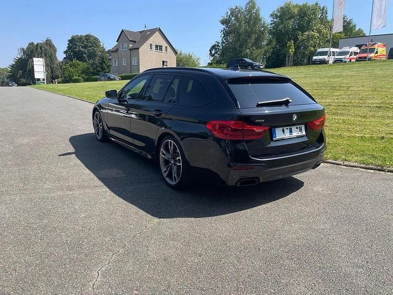 Schwarz Gebraucht 2020 BMW M550 Performance Limousine | 41.890 € (Teuer) - Bild 1/4
