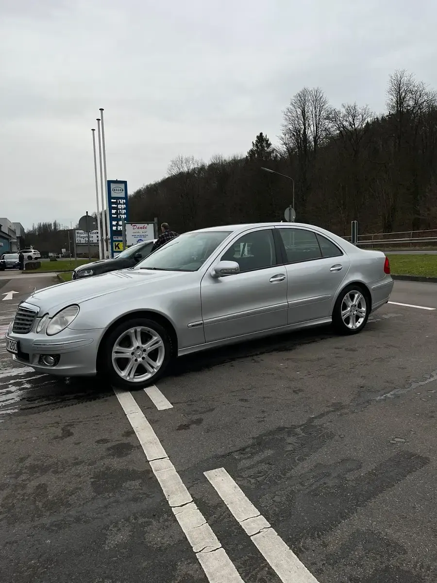 Gebraucht Mercedes E280 190 PS (139 kW) 2007 Silber Limousine