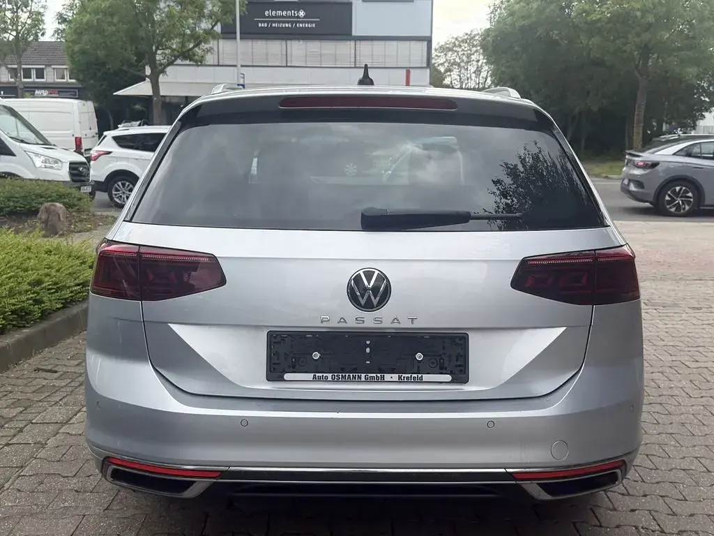 Gebraucht VW Passat 150 PS (110 kW) 2022 Scale silver metallic Kombi