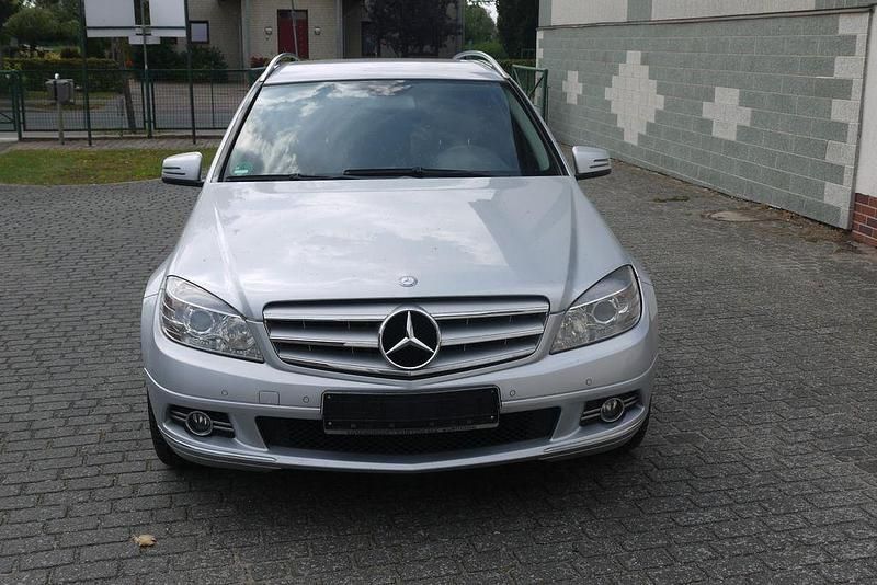 Silber Gebraucht 2010 Mercedes C180 Limousine | 4.250 € (Superpreis) - Bild 1/4